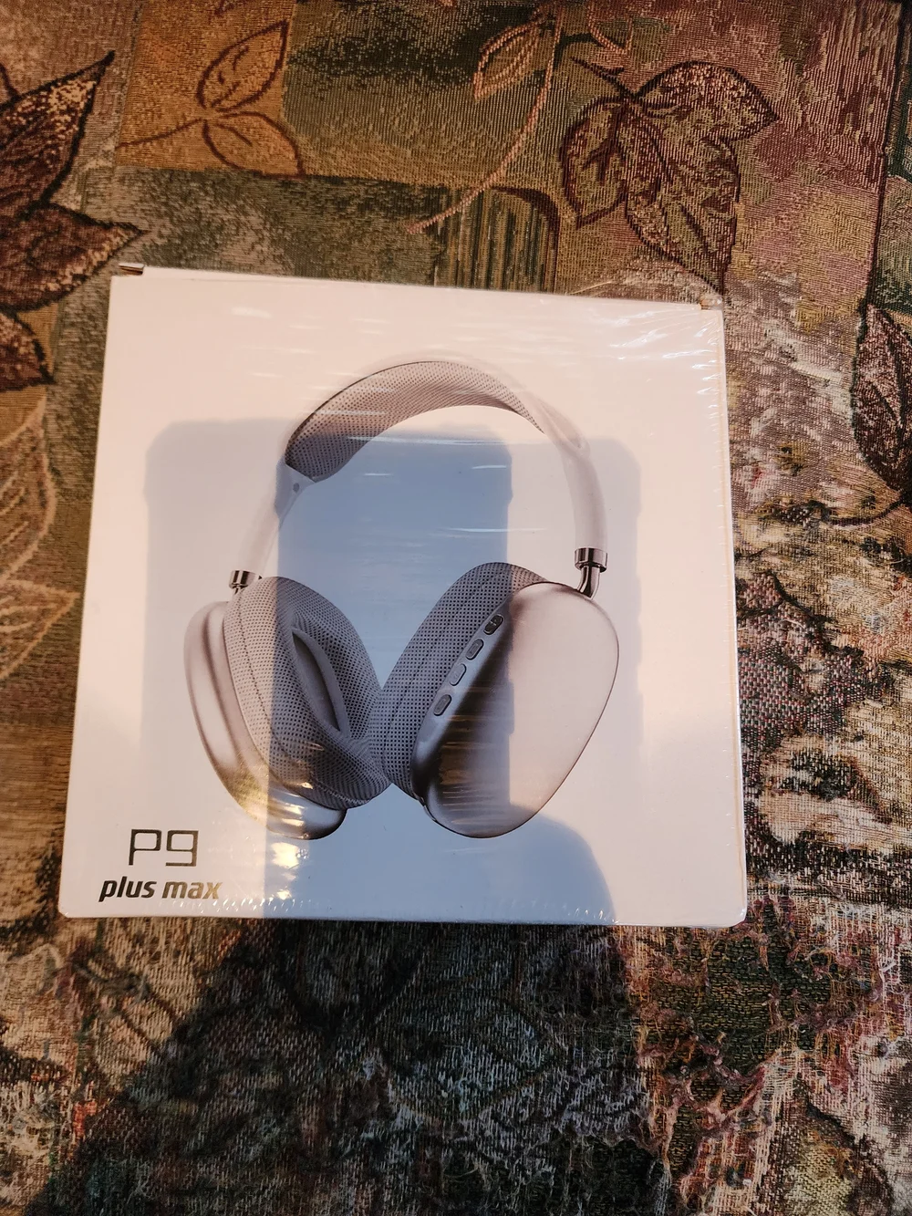 P9 Plus Max Wireless Headphones in White/Black